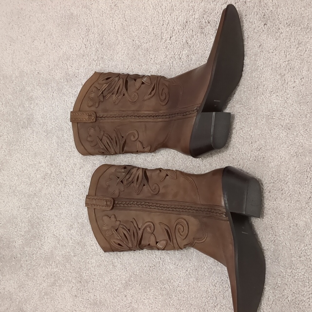 Leather cowboy boots size 7 women's